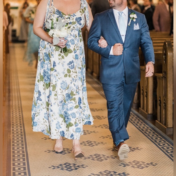 REFORMATION BLUE AND WHITE FLORAL JASEN DRESS - Picture 1 of 6